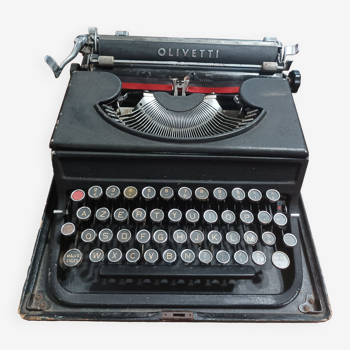 Machine à écrire ancienne Olivetti Studio 42 années 40/50