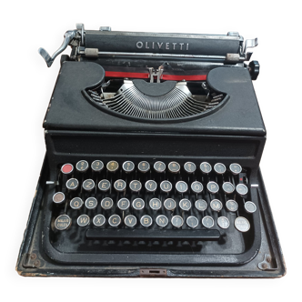 Machine à écrire ancienne Olivetti Studio 42 années 40/50