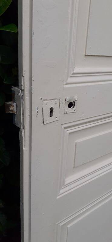 Communication door h221x79cm old paneled, molded, interior