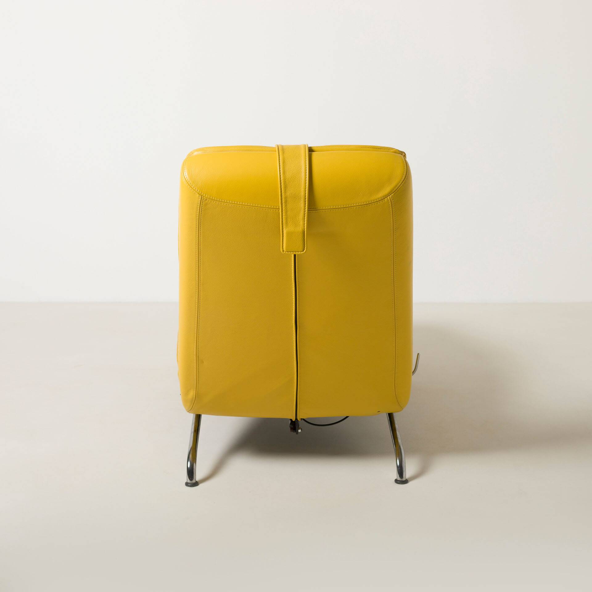 Mid Century / Modernist / Bauhaus Style  Chaise in yellow leather / chrome