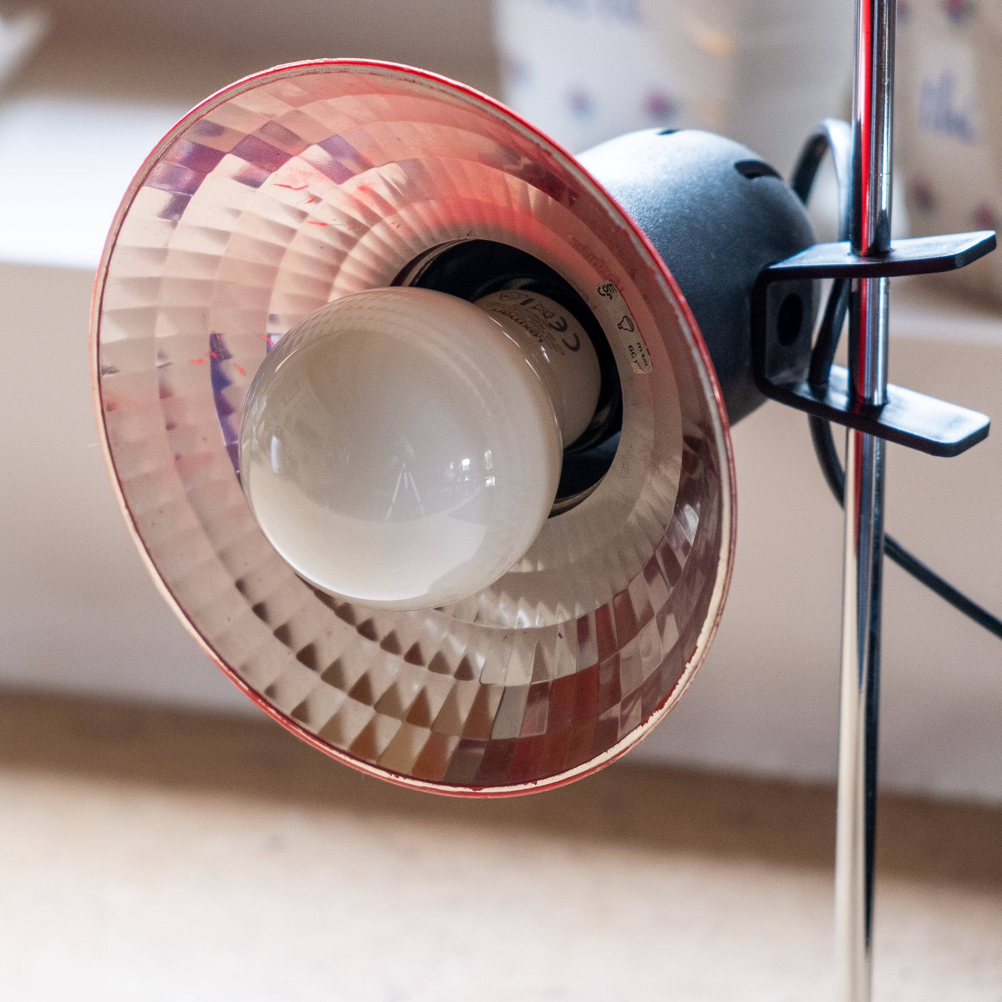 Vintage-faced pose lamp