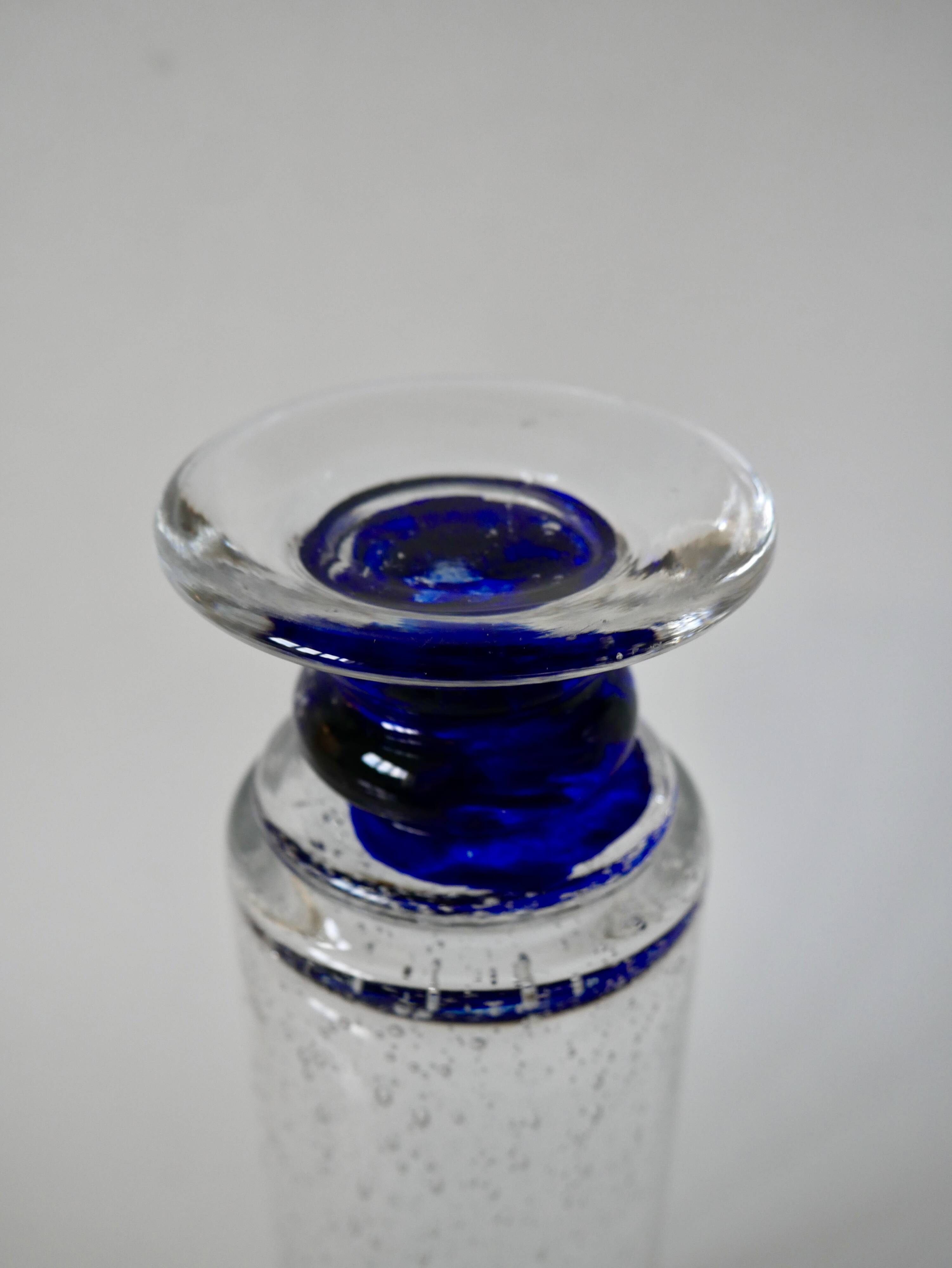 grand vase en verre de Biot pieds bleu 1970