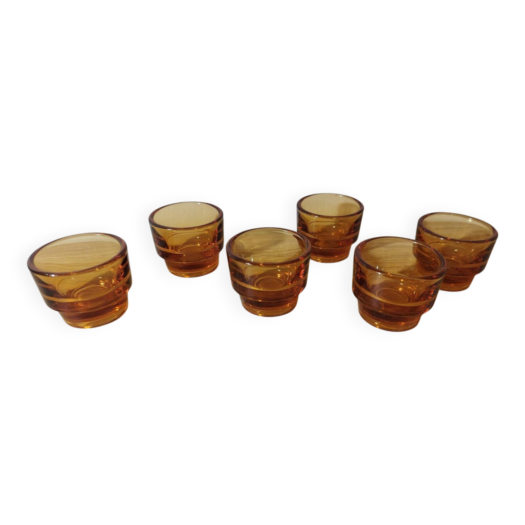 Amber egg cups Lever