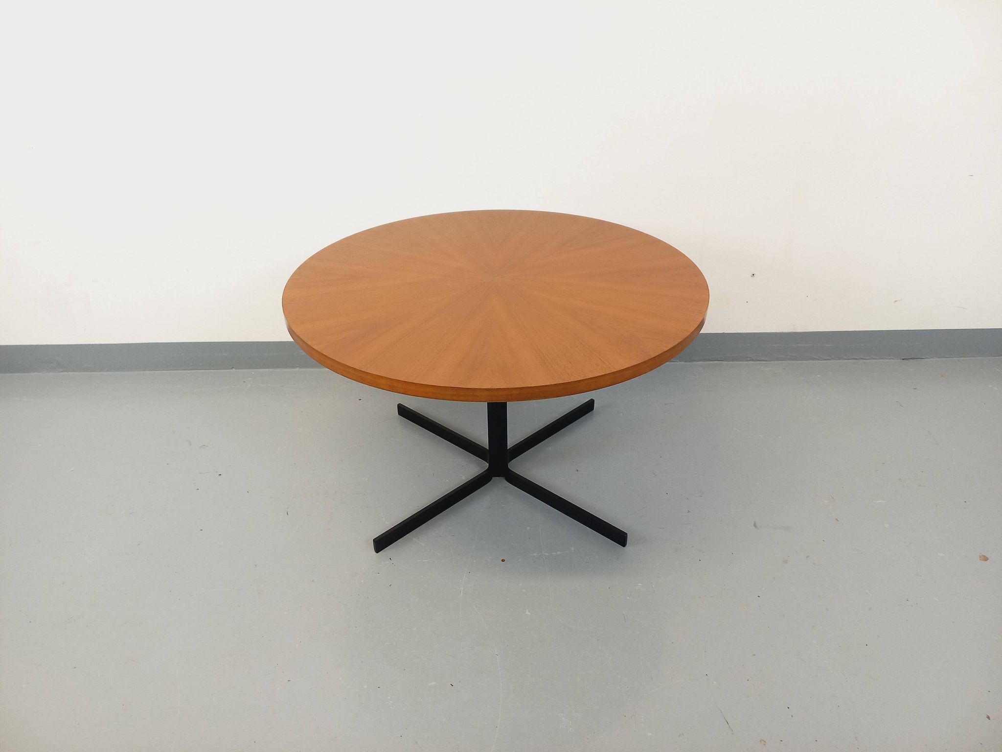 Grande table basse ronde style scandinave vintage modulable en table
