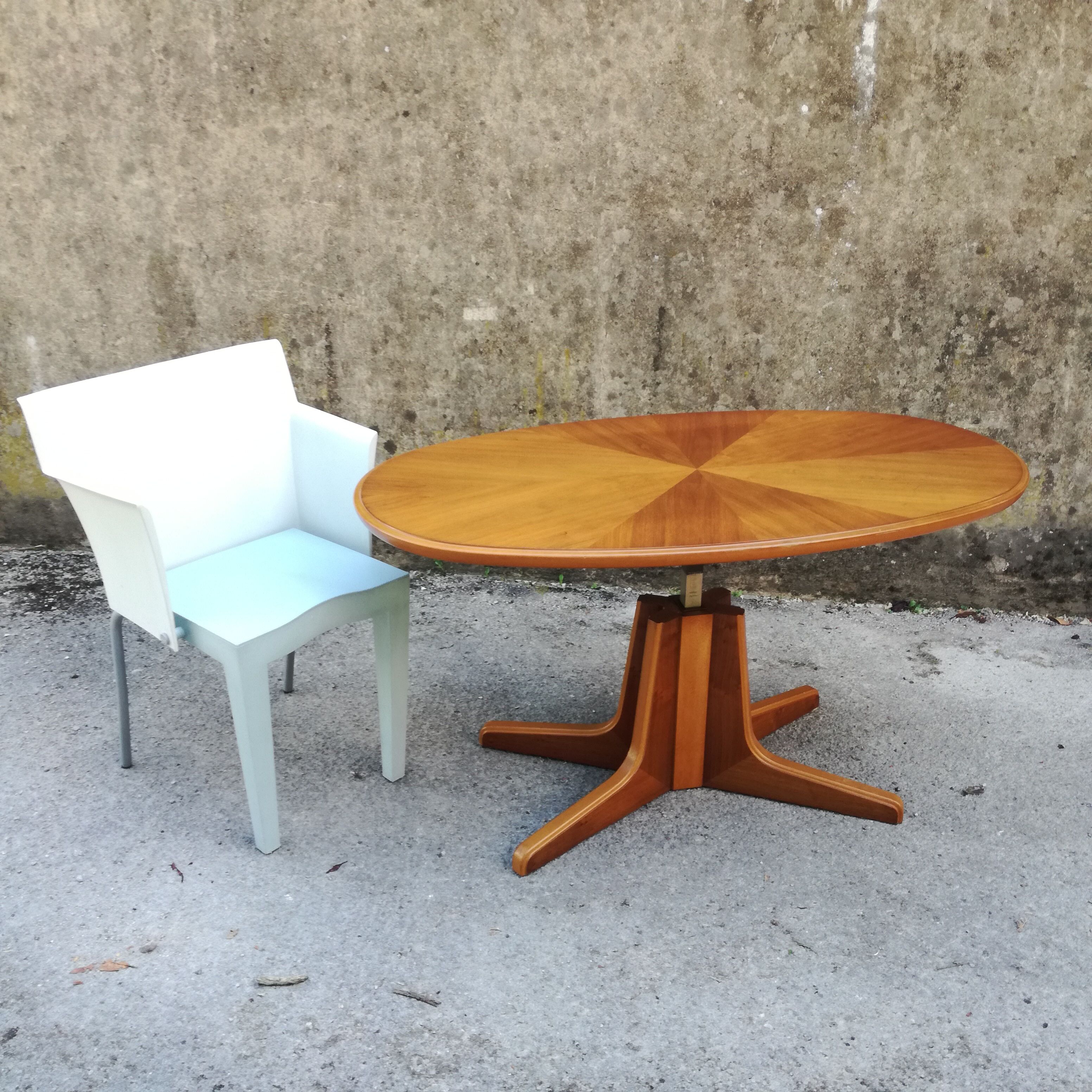 System oval table in walnut
