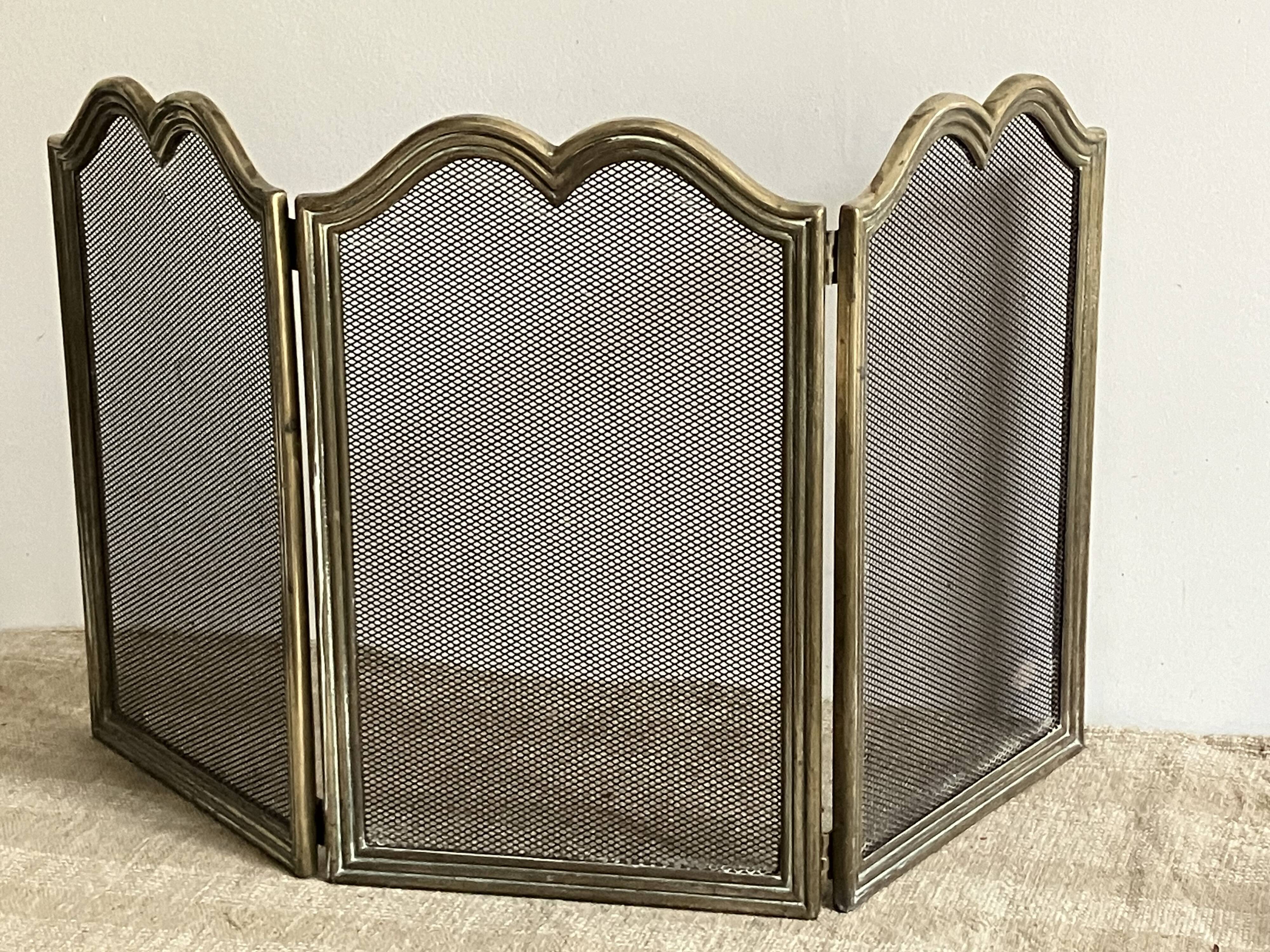 Three-leaf fire screen, fireplace accessory