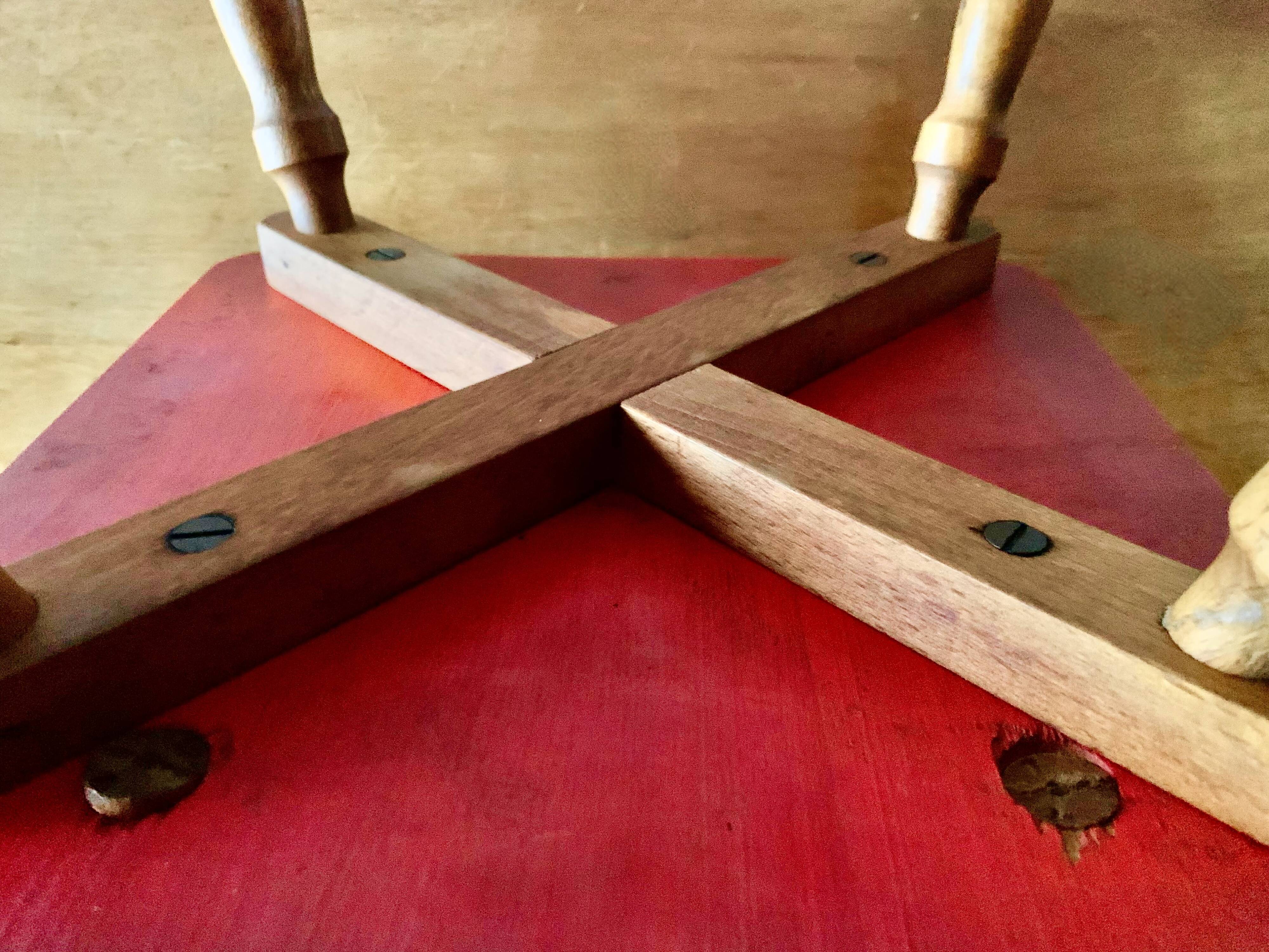 Vintage desk and chair for children in painted wood