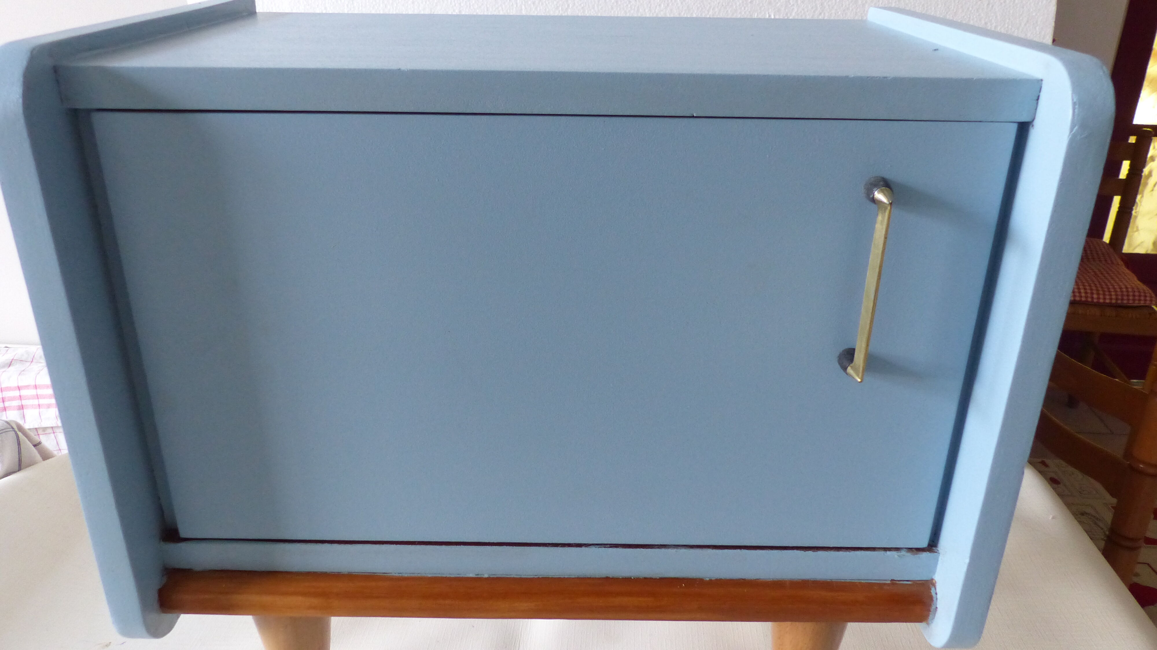 Bedside table