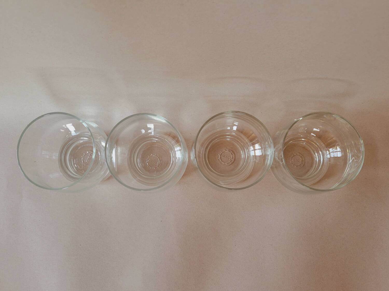 4 Lever water glasses