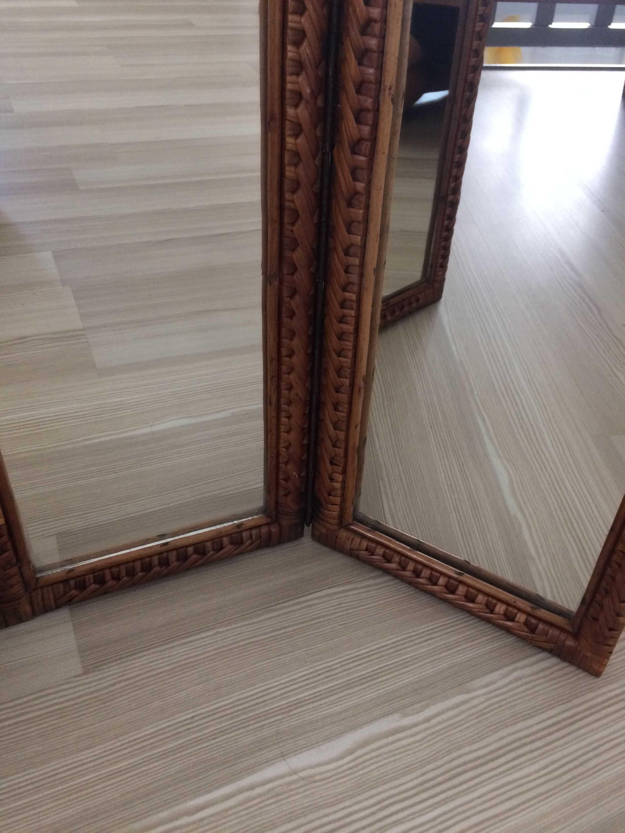 Triptyque de miroirs en rotin 63x63cm