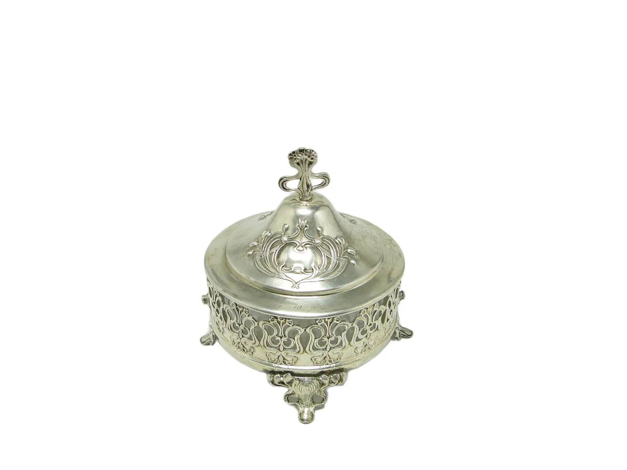 Bonbonniere, Art Nouveau, silver-plated brass, Germany, early 20th century