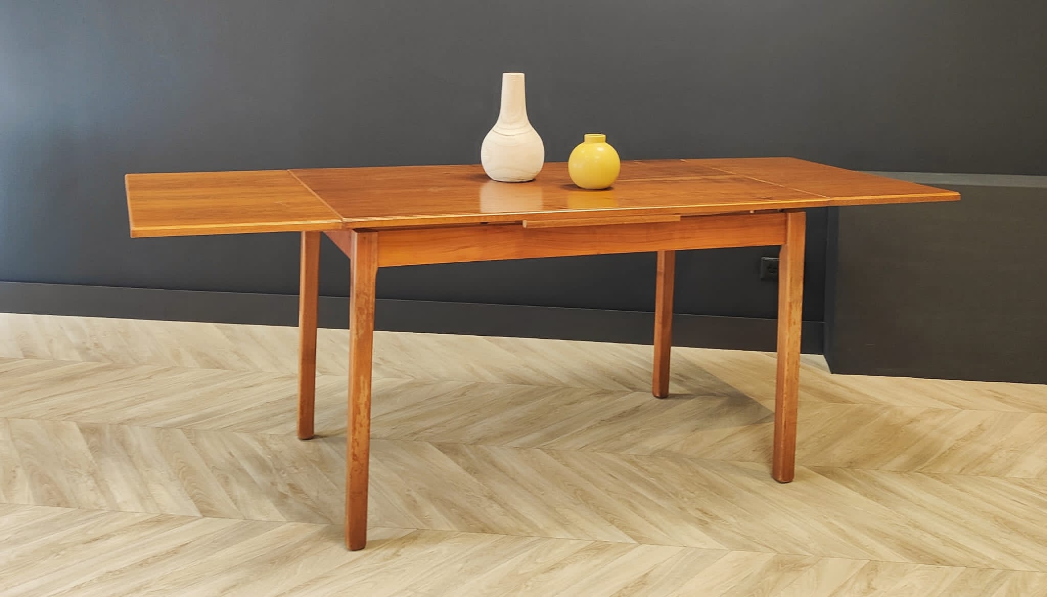 Mid century extendable dining table | vintage