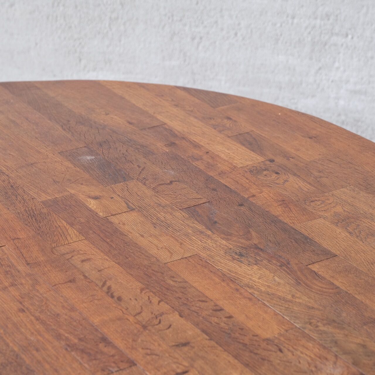 Table basse brutaliste en chêne du milieu du siècle