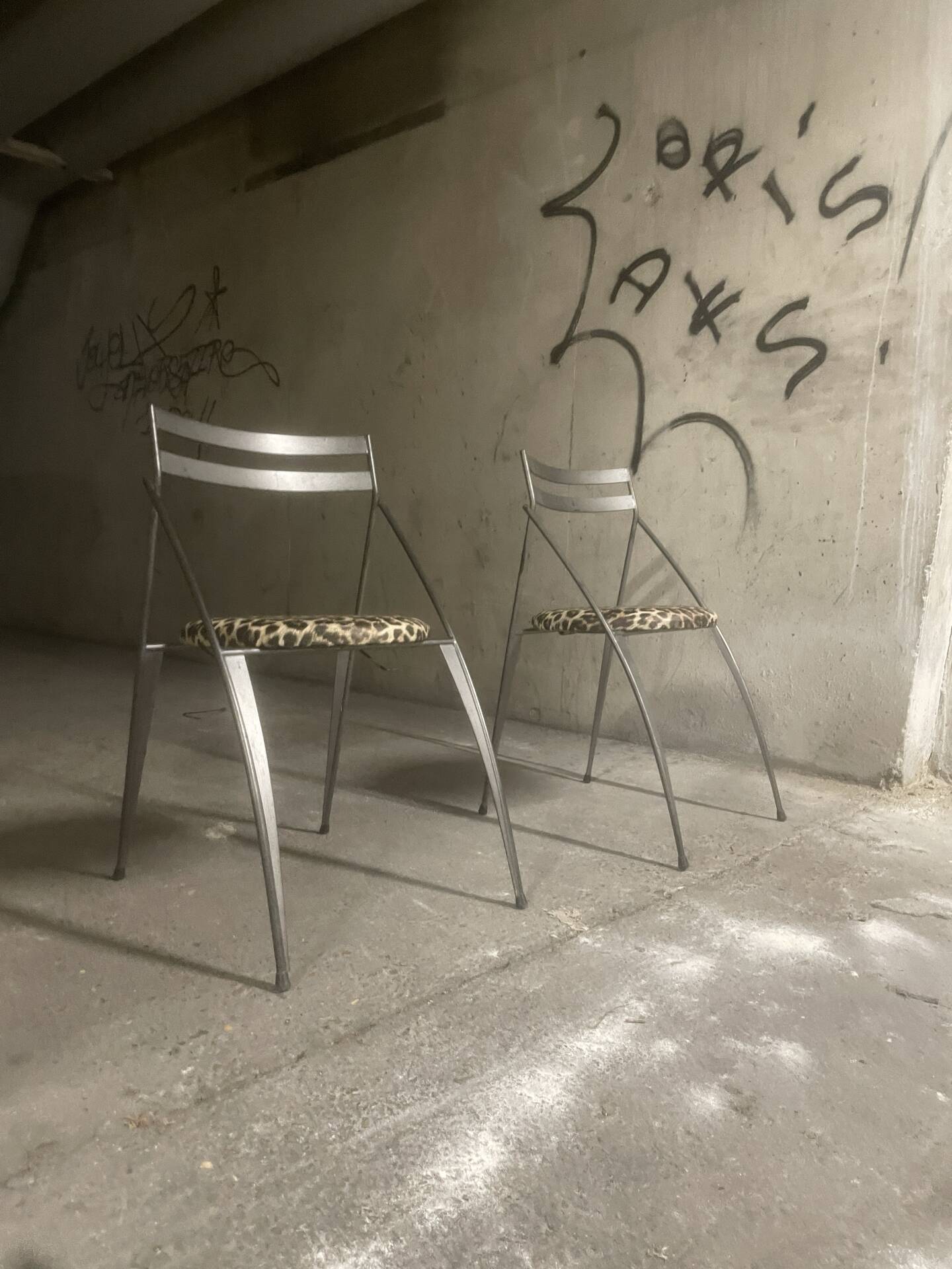 Pair of folding chairs from the 80s with leopard print seats.