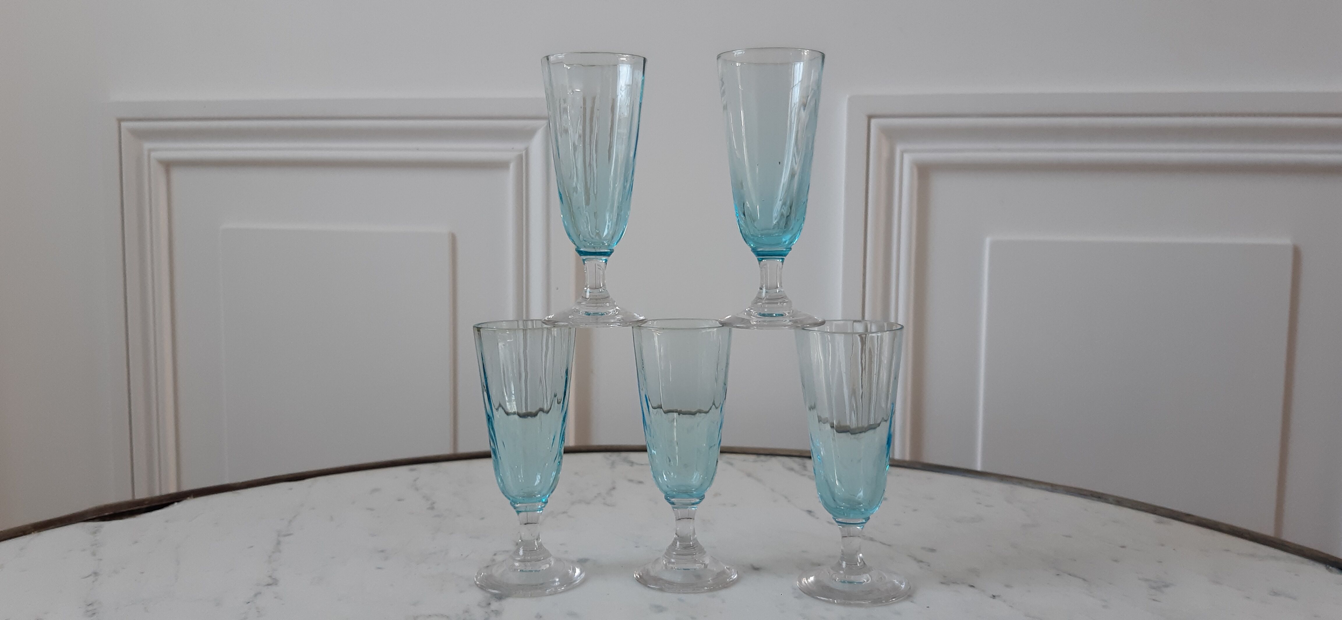 Set of 5 mini champagne flutes in blue glass 60s