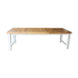 Rectangular oak table. Metal feet. Unique creation.