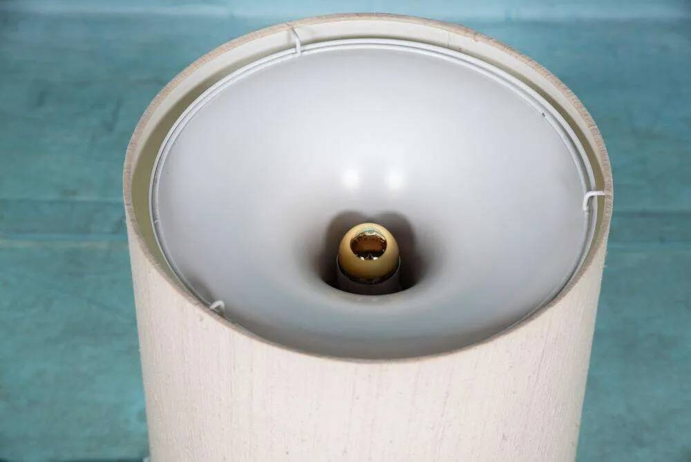 Minimalist Japandi desk lamp from the 1970s.