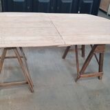 Table ancienne sur tréteaux