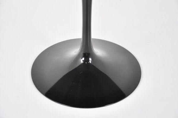 Table de salle à manger noire par Eero Saarinen pour Knoll,  2010