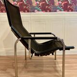Set of 2 black leather and chrome reclining chairs designed by Hans Eichenberger.