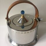 Théière kettle conçue par le designer danois carsten jorgensen en 1986