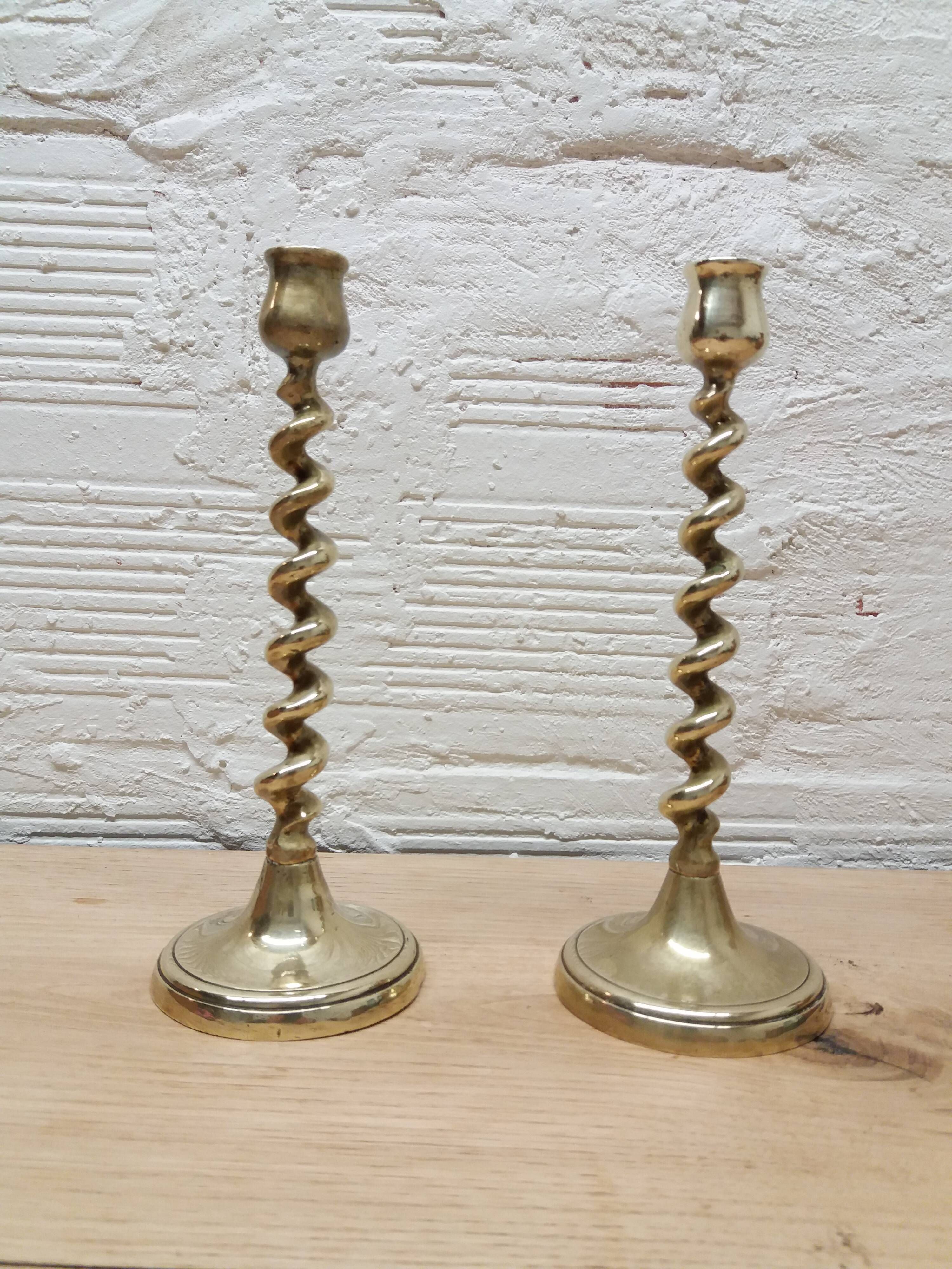 Paire de bougeoirs spirale laiton doré