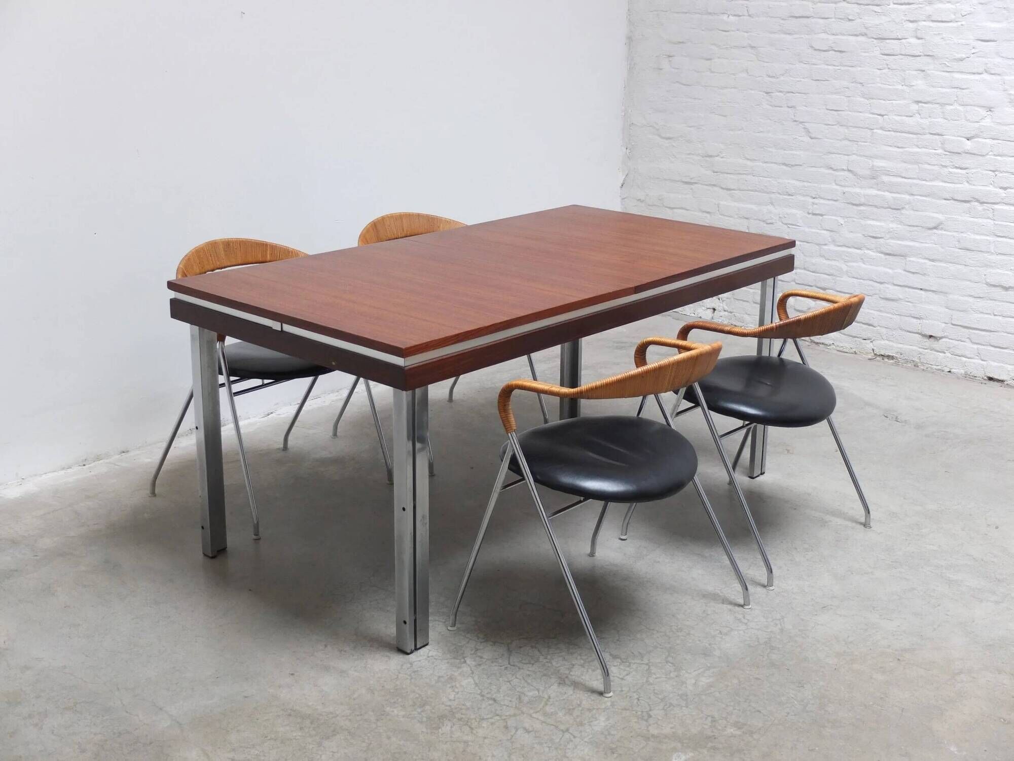 Table à manger extensible par Roger De Winter pour E.M.Y., années 1960.