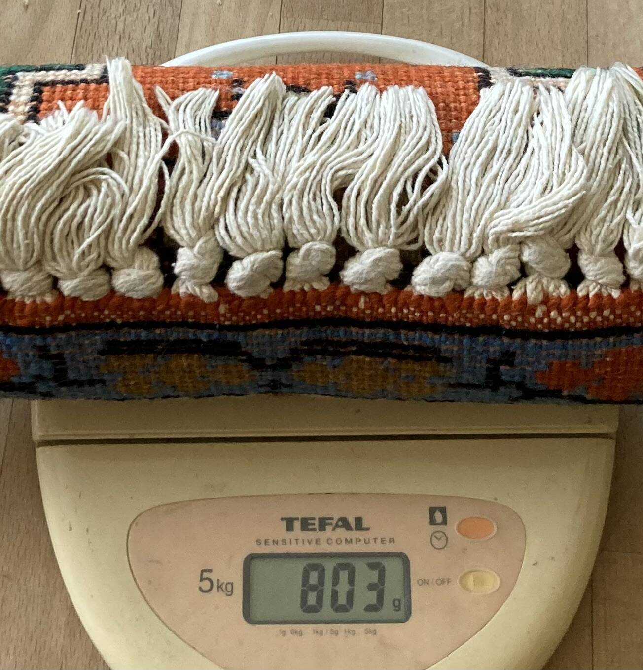 Oriental rug in hand-woven wool from the 20th century