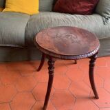 Table basse ronde  en bois gravé, tourné, fin XIXème