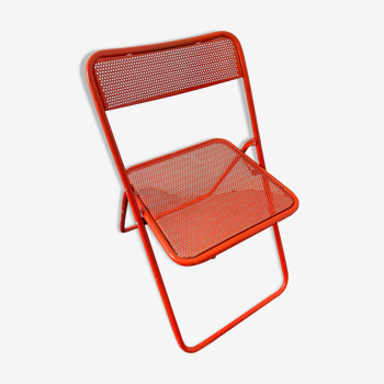 Chaise pliante en métal laqué rouge des années 80 tôle perforée