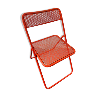 Chaise pliante en métal laqué rouge des années 80 tôle perforée