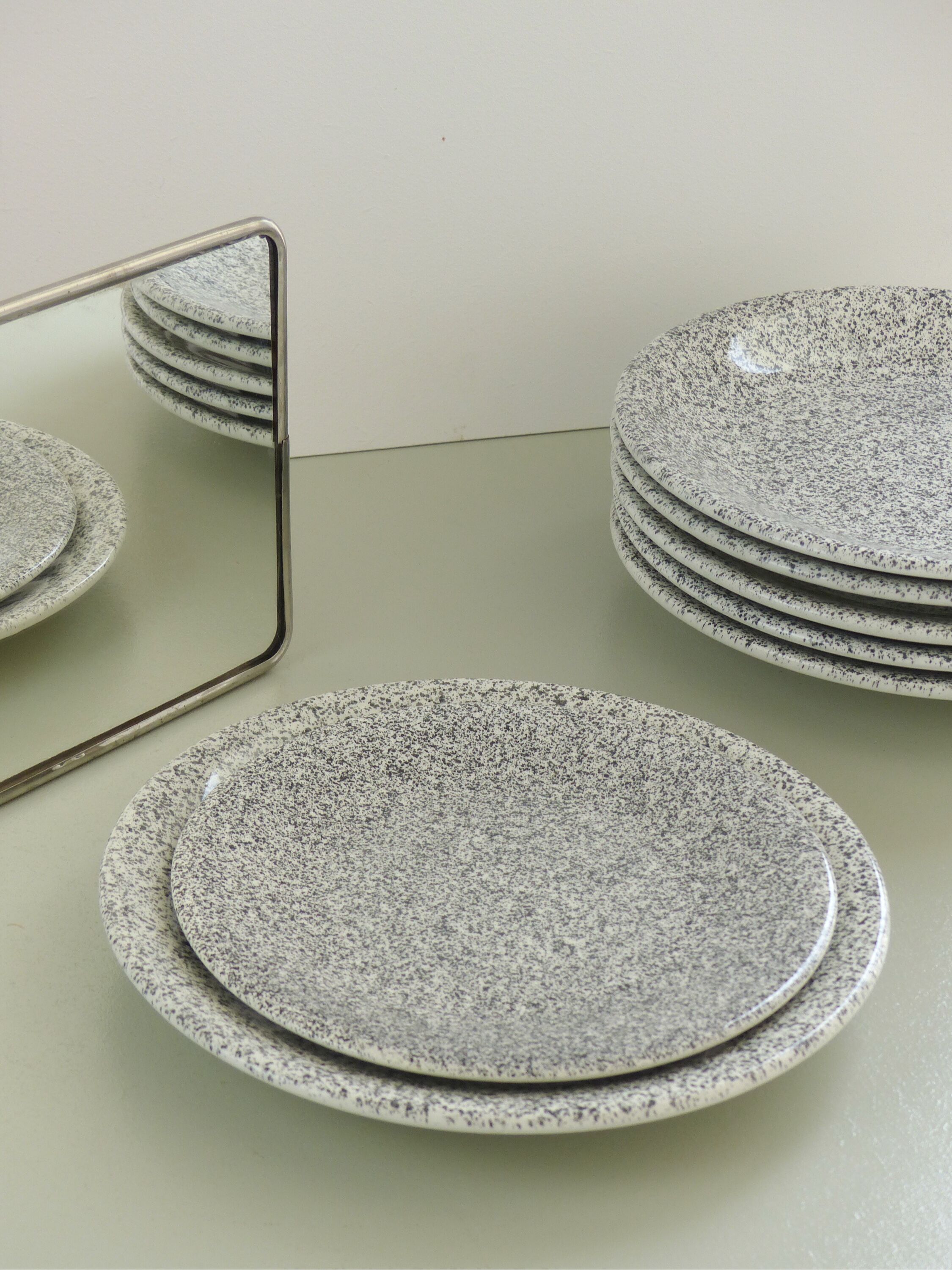 Set of 6 flat plates in speckled stoneware Italy