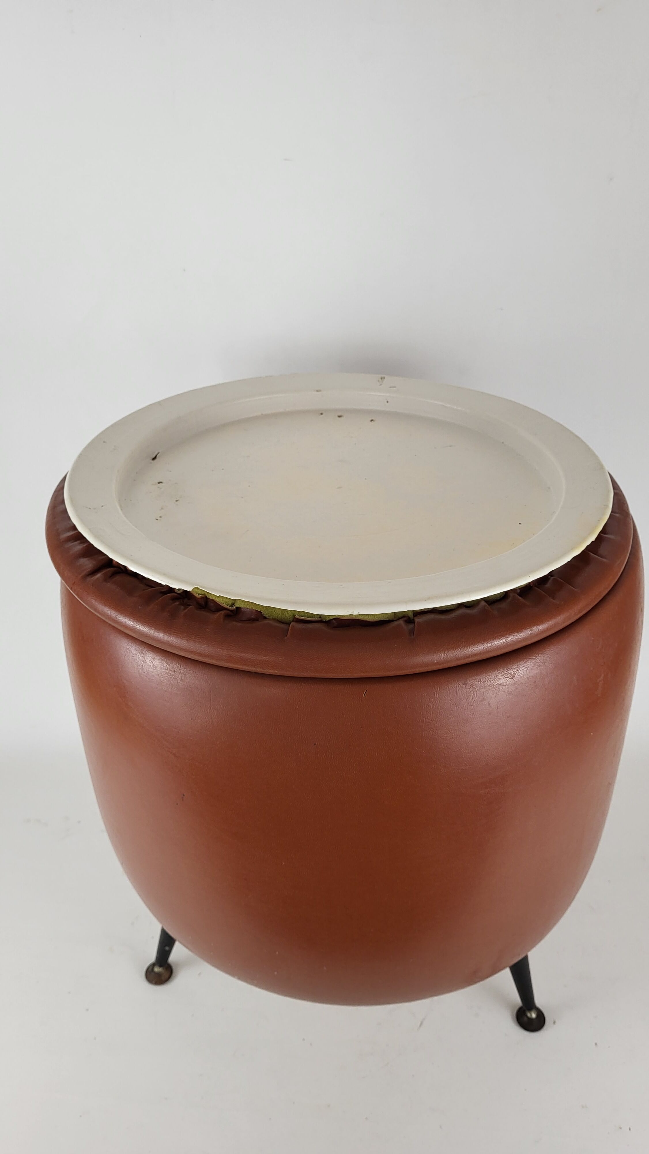 Stool in vintage skaï