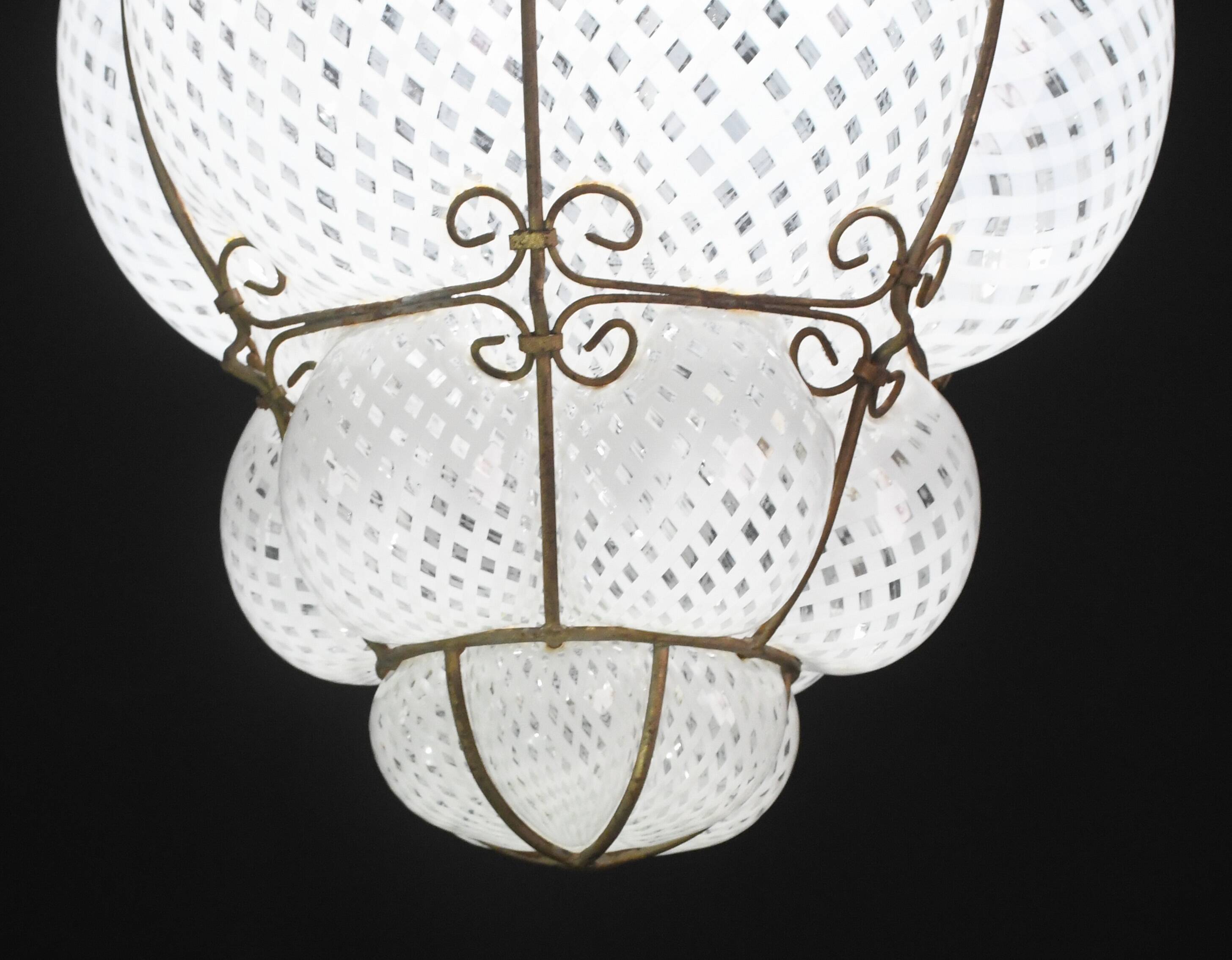 Amazing large Venetian lantern in Murano reticello glass, 1940s