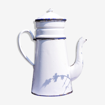 Cafetière ancienne en tôle émaillée