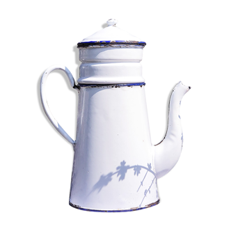Cafetière ancienne en tôle émaillée