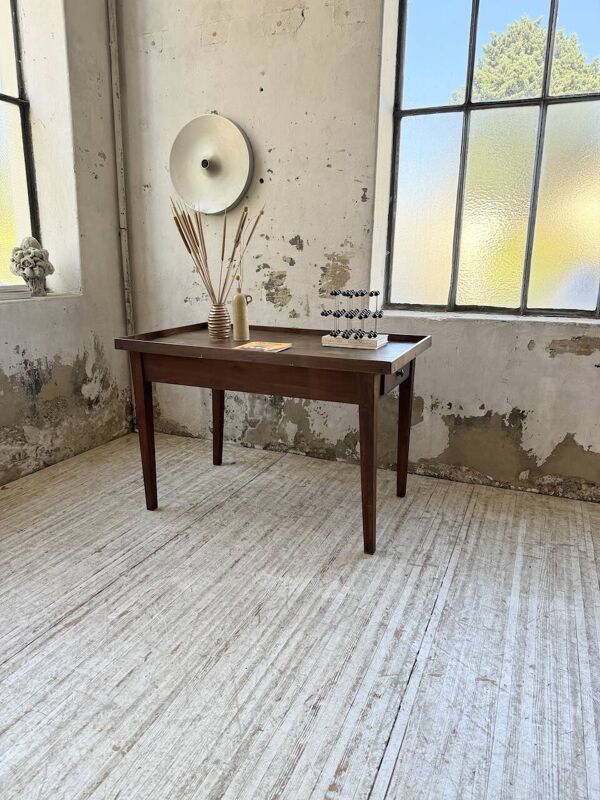 Table de travail, de présentation en noyer