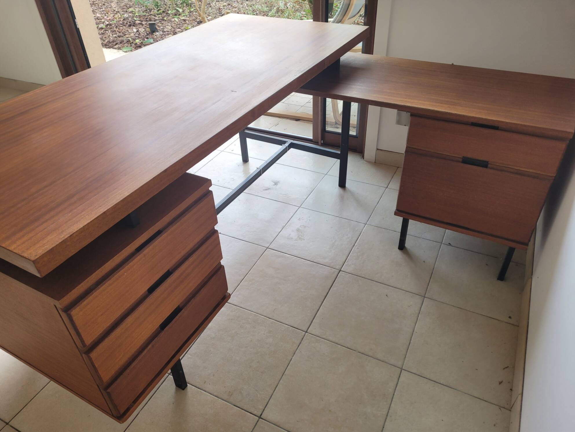 Office direction by Pierre Guariche