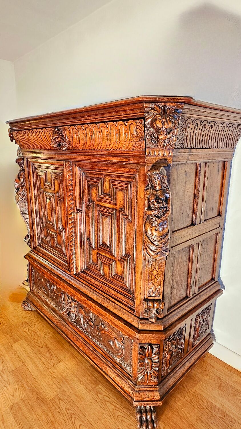 Commode style Neo Renaissance de XIX siècle