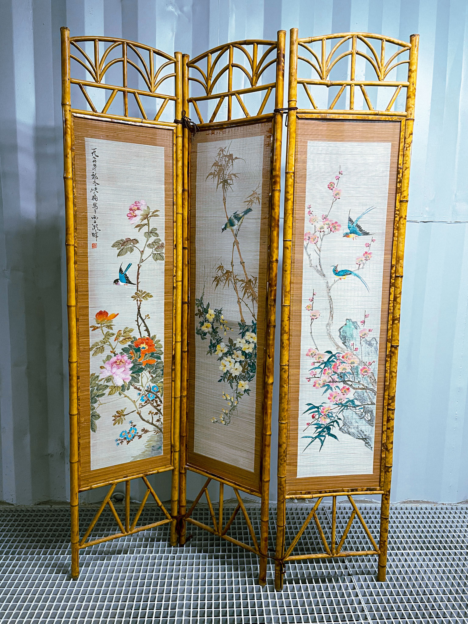 Vintage screen in bamboo handmade painting