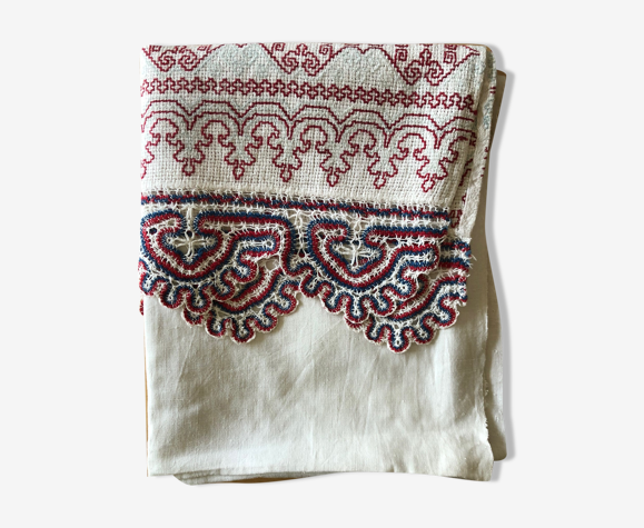 Chemin de table lin et coton blanc avec broderies / crochet bleues et rouges