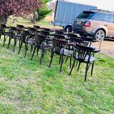 16 Chaises Bistro avec des pieds metal