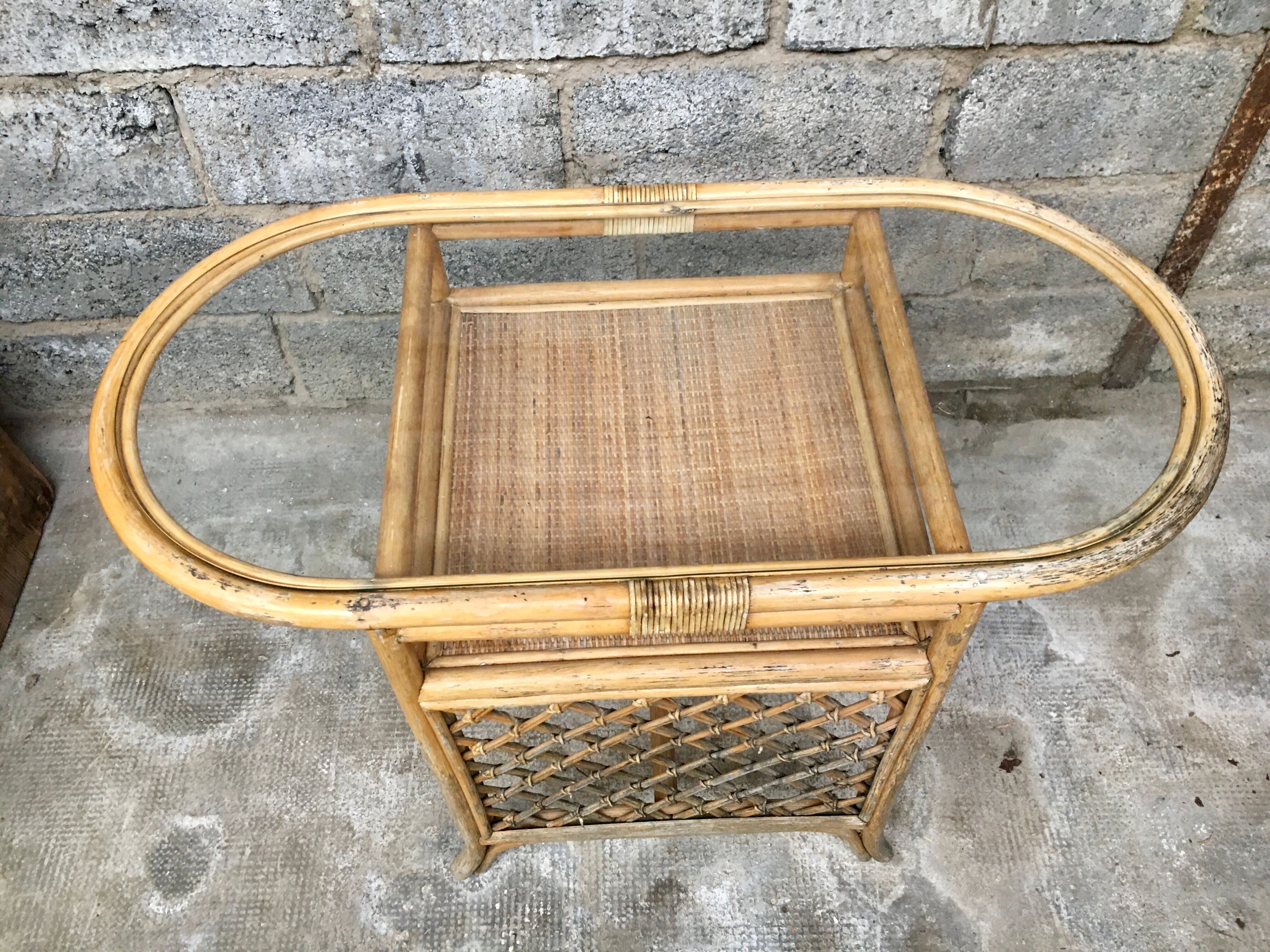 Table de repas à manger en verre et rotin