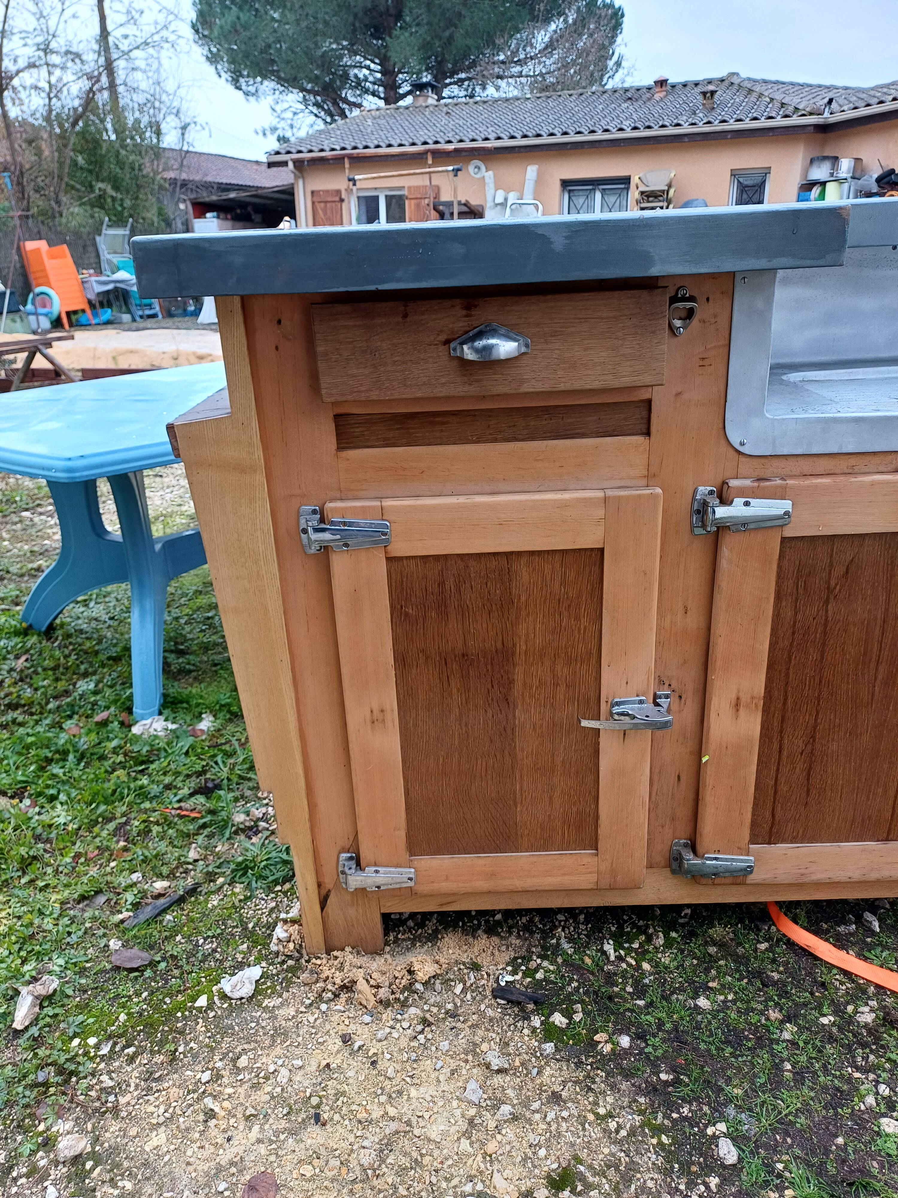 Mr. Bazin's bar counter in Limoges