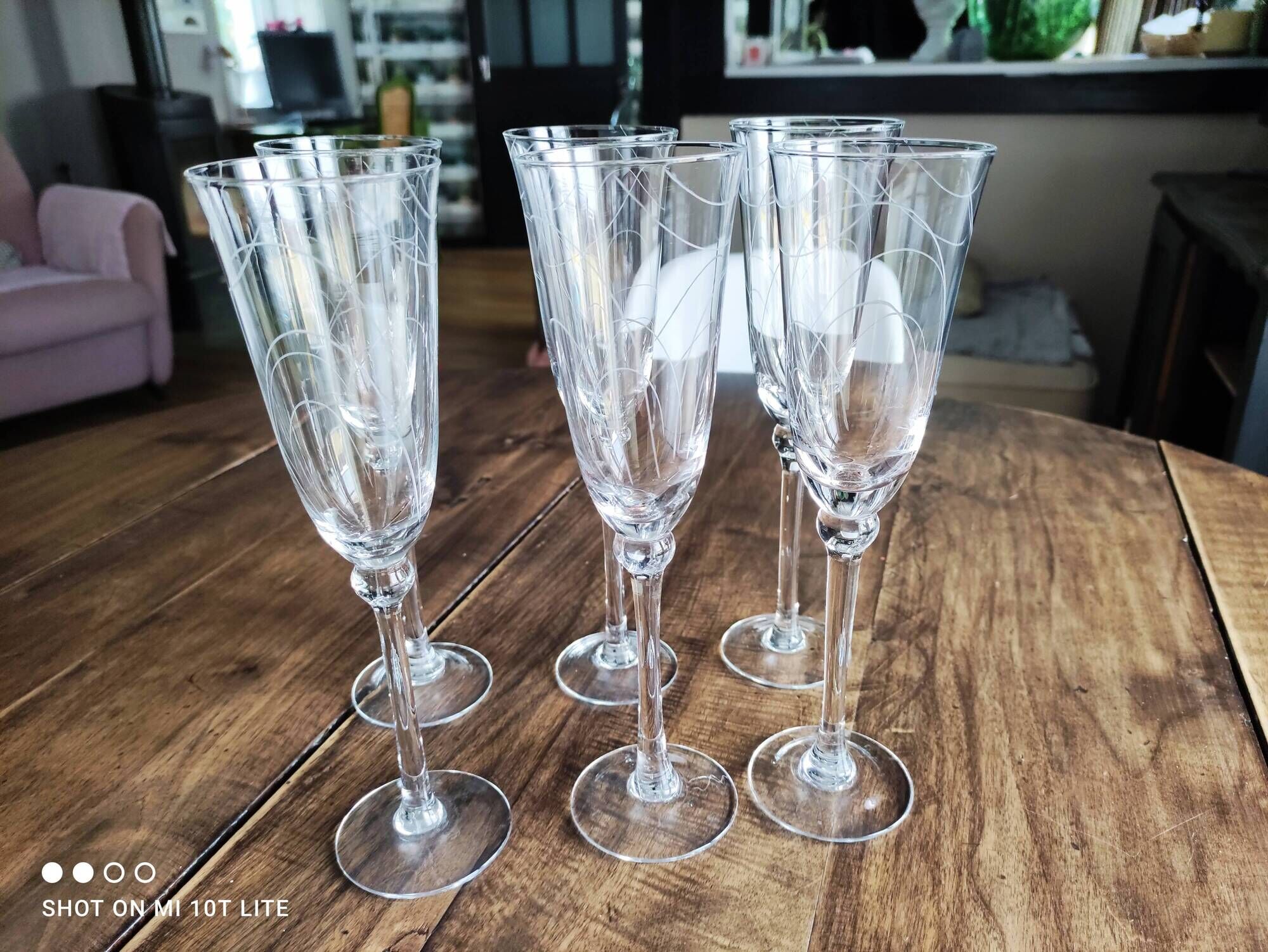 Set of 6 tulip-shaped champagne flutes in voluted glass