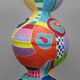 Sculpture contemporaine vibrante sur pied en papier mâché