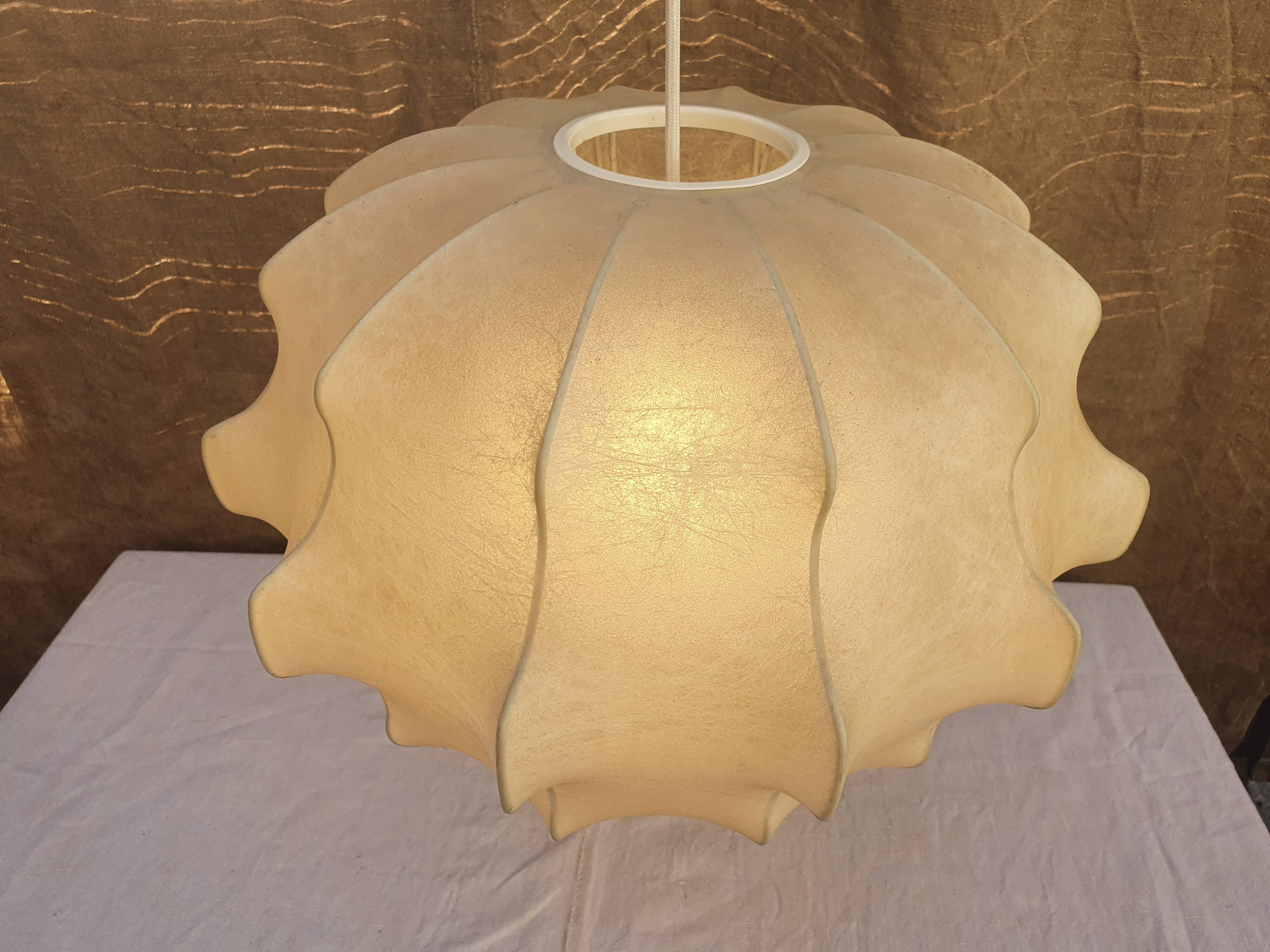 Cocoon style pendant lamp