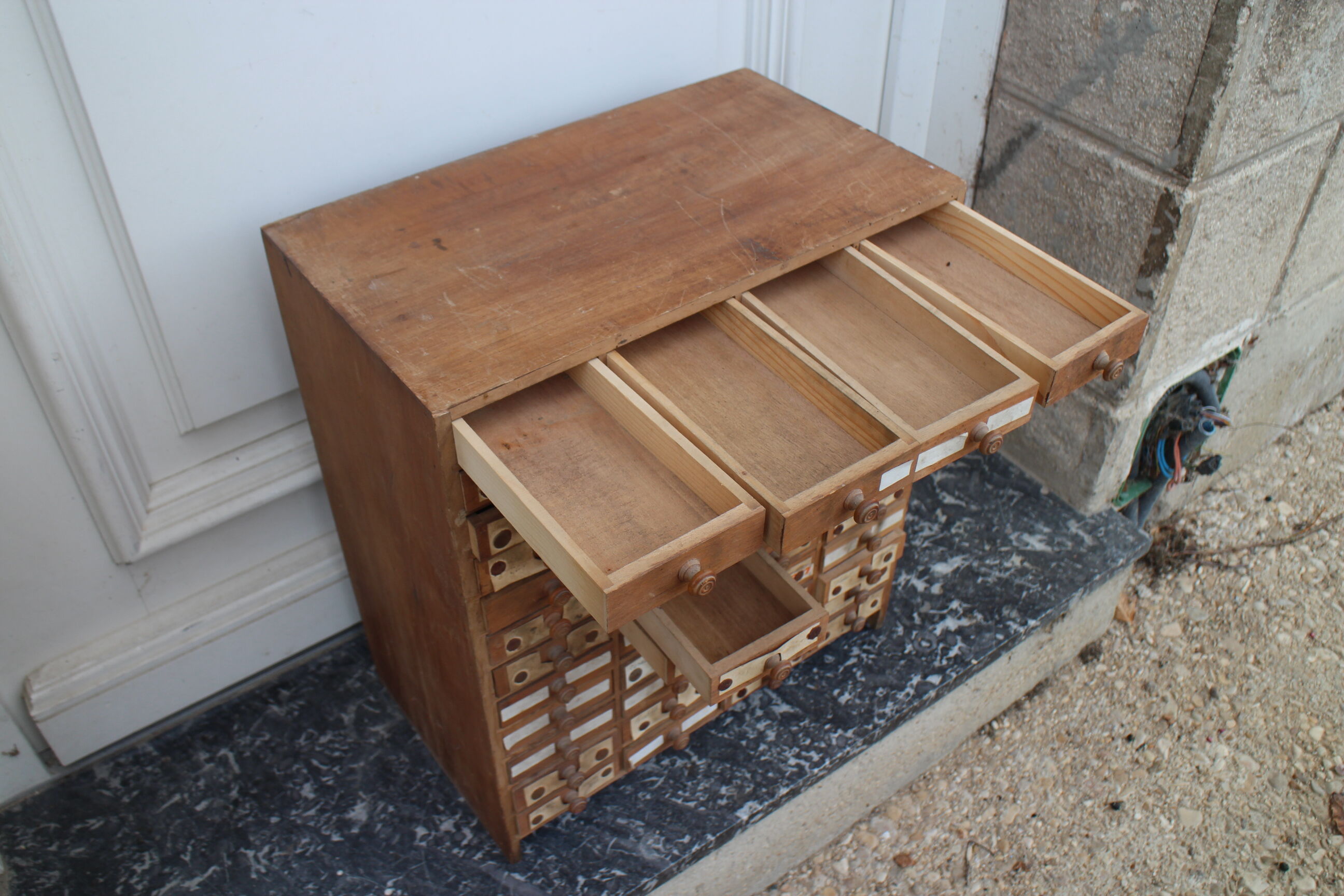 Meuble d'horloger 48 tiroirs