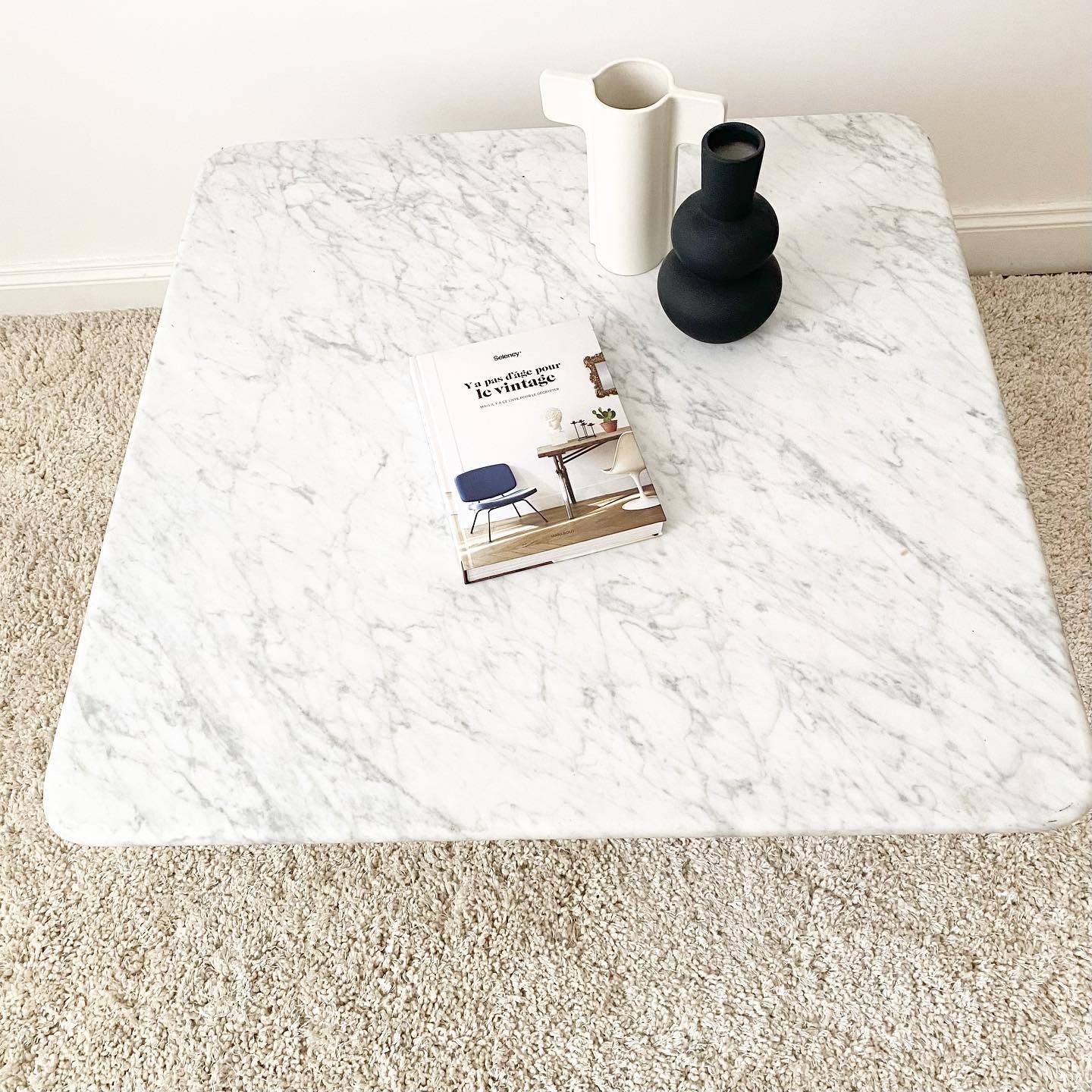 Carrara marble coffee table (Italy)