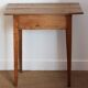 Table en bois avec tiroir